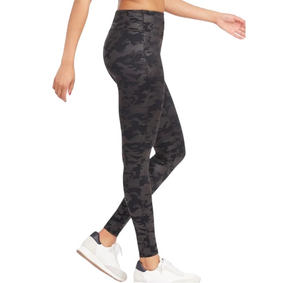 Spanx Faux Black Leather Camo Leggings W-458 Size Medium - Picture 2 of 11